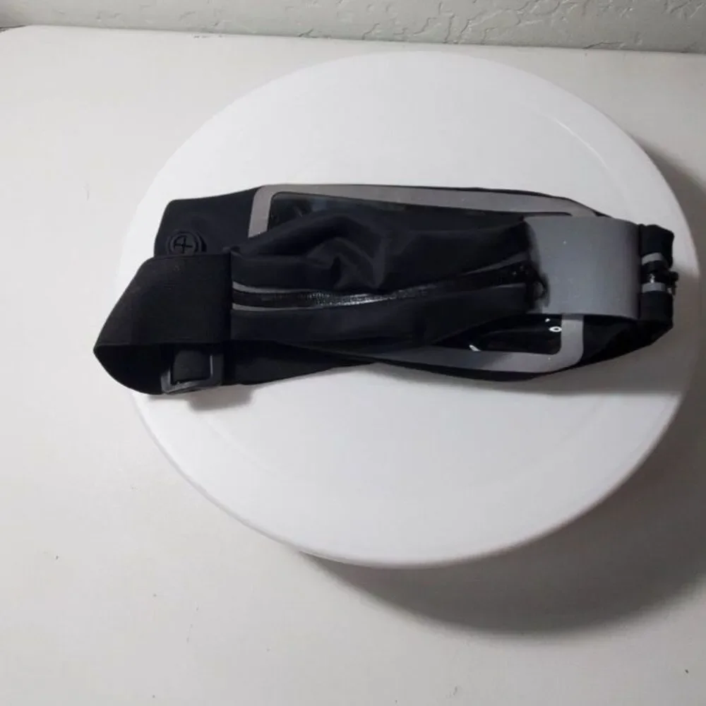 Avia Extreme Fitting Belt for iPhone Running Belt with a clear window